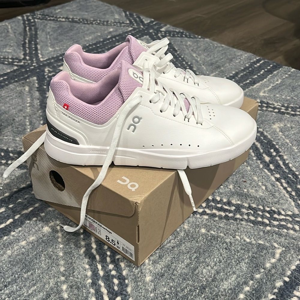 The ROGER Advantage women’s size 8.5